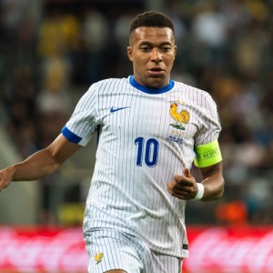 在线体育游戏娱乐平台-队报明日独家专访姆巴佩：球星畅谈生涯抉择与足坛洞察