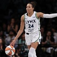 在线体育游戏娱乐平台-180俱乐部！山猫队娜菲莎-科利尔 常规赛三项命中率57/40.3/90.6%