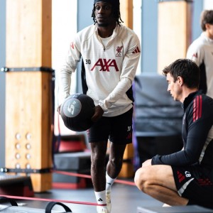 体育官网-利物浦官方更新弗林篷训练动态：腿筋伤势康复顺利，即将重返赛场