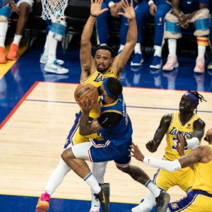 在线体育游戏娱乐平台-【现场】赛季最后主场完美收官 大通中心静待季后赛